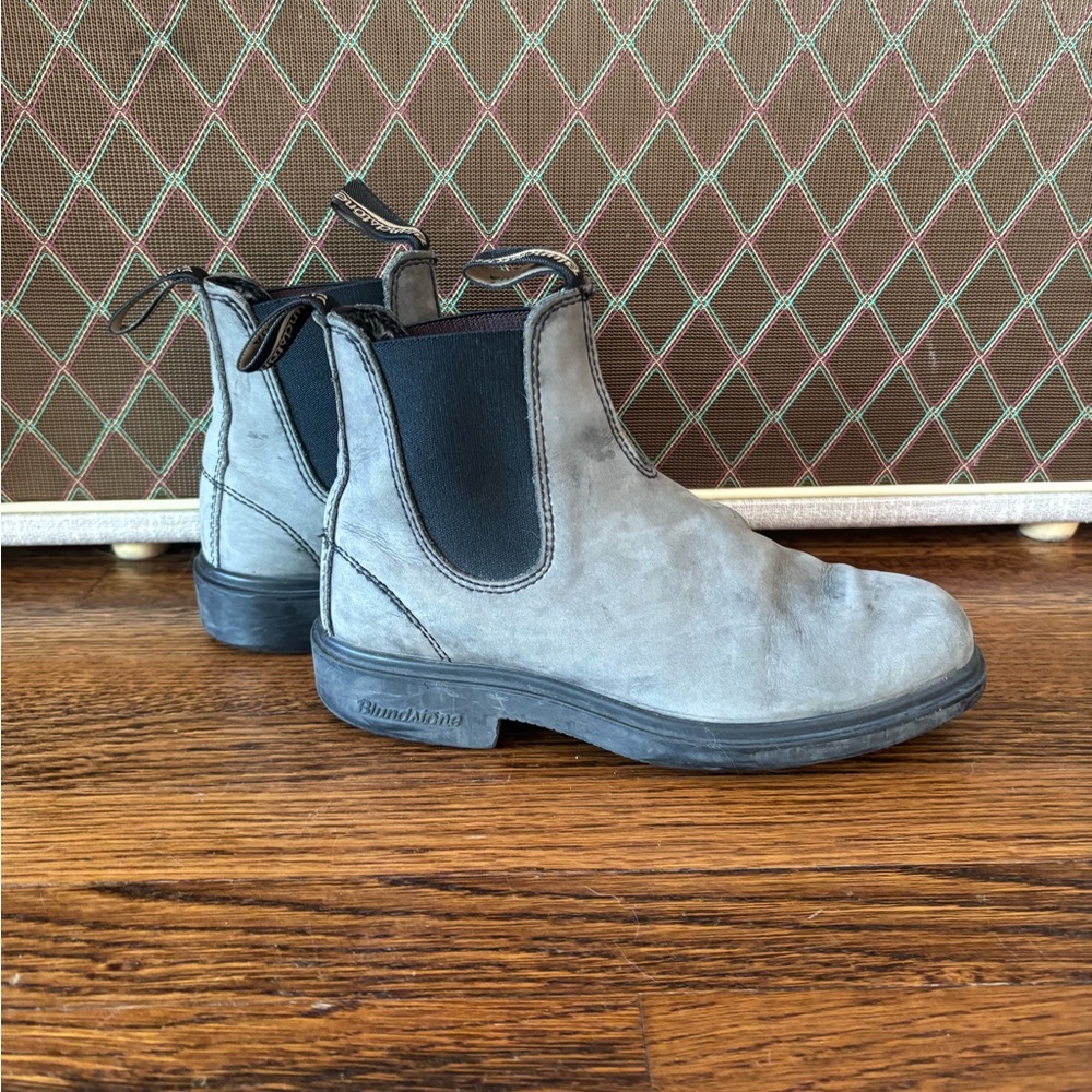 Blundstone #1308 square toe dress boot in rustic black